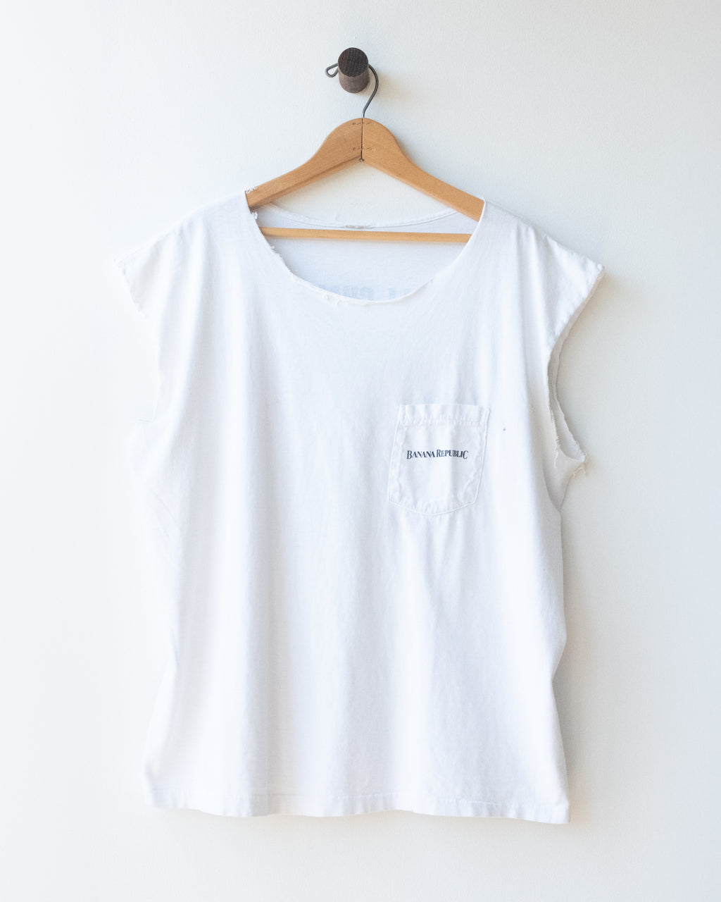 no. 0007	banana republic pinball tee